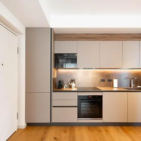 Free Parking Besta 10 Minutes Away Private Terrace And Garden View Daire Milano