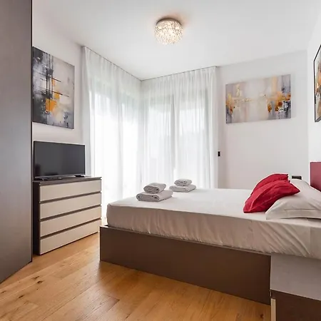 Daire Free Parking Besta 10 Minutes Away Private Terrace And Garden View Milano