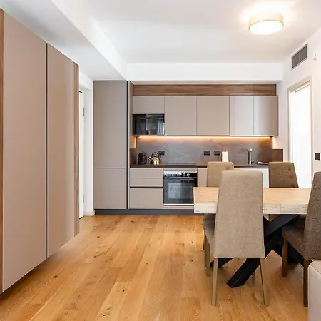 Daire Free Parking Besta 10 Minutes Away Private Terrace And Garden View Milano