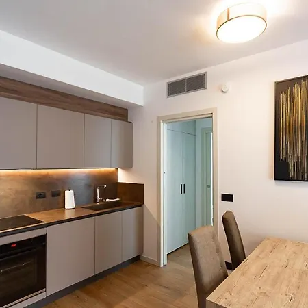 Free Parking Besta 10 Minutes Away Private Terrace And Garden View Daire